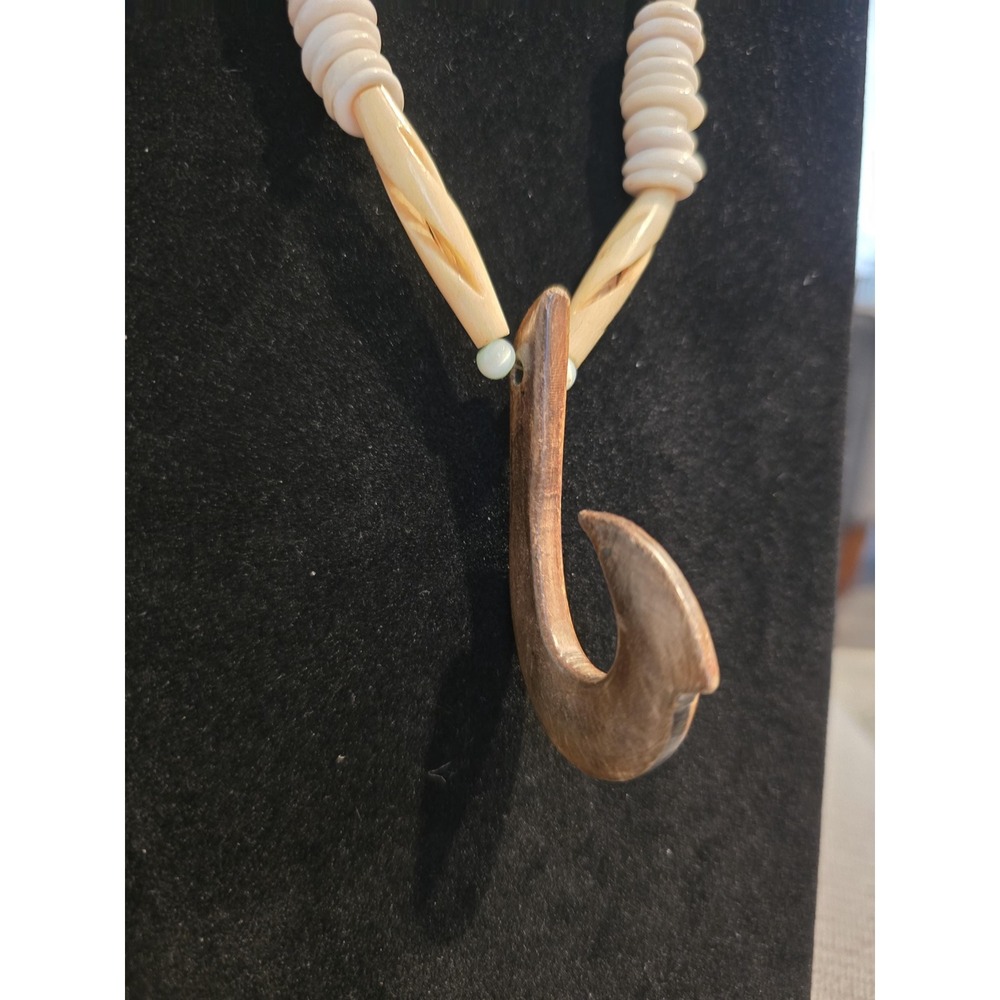 Makau – Hawaiian Fish Hook‎ Necklace
